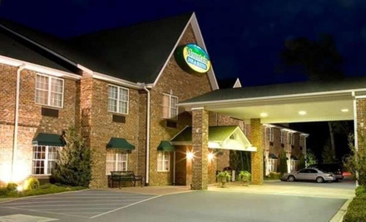 Mountain Inn & Suites Flat Rock Extérieur photo