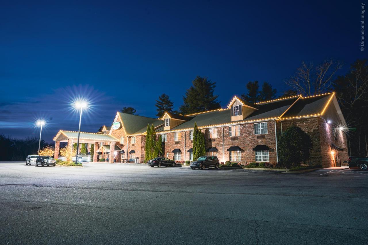 Mountain Inn & Suites Flat Rock Extérieur photo