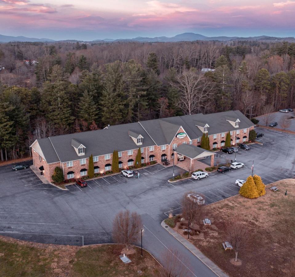 Mountain Inn & Suites Flat Rock Extérieur photo