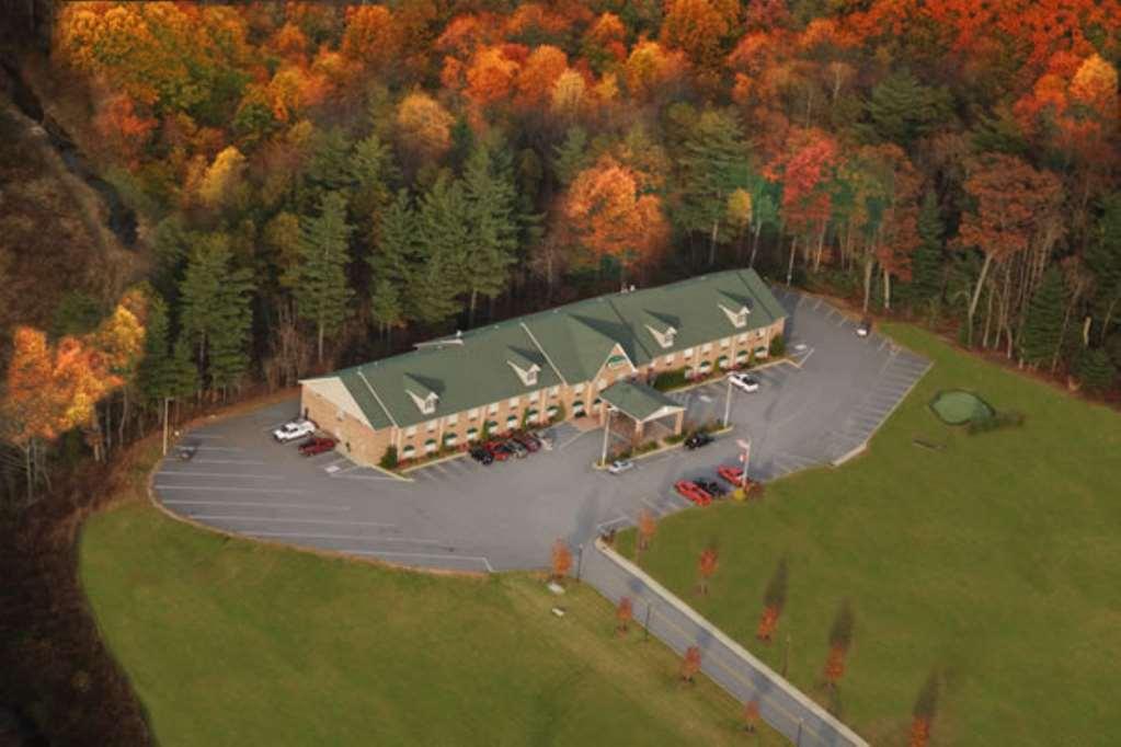 Mountain Inn & Suites Flat Rock Extérieur photo