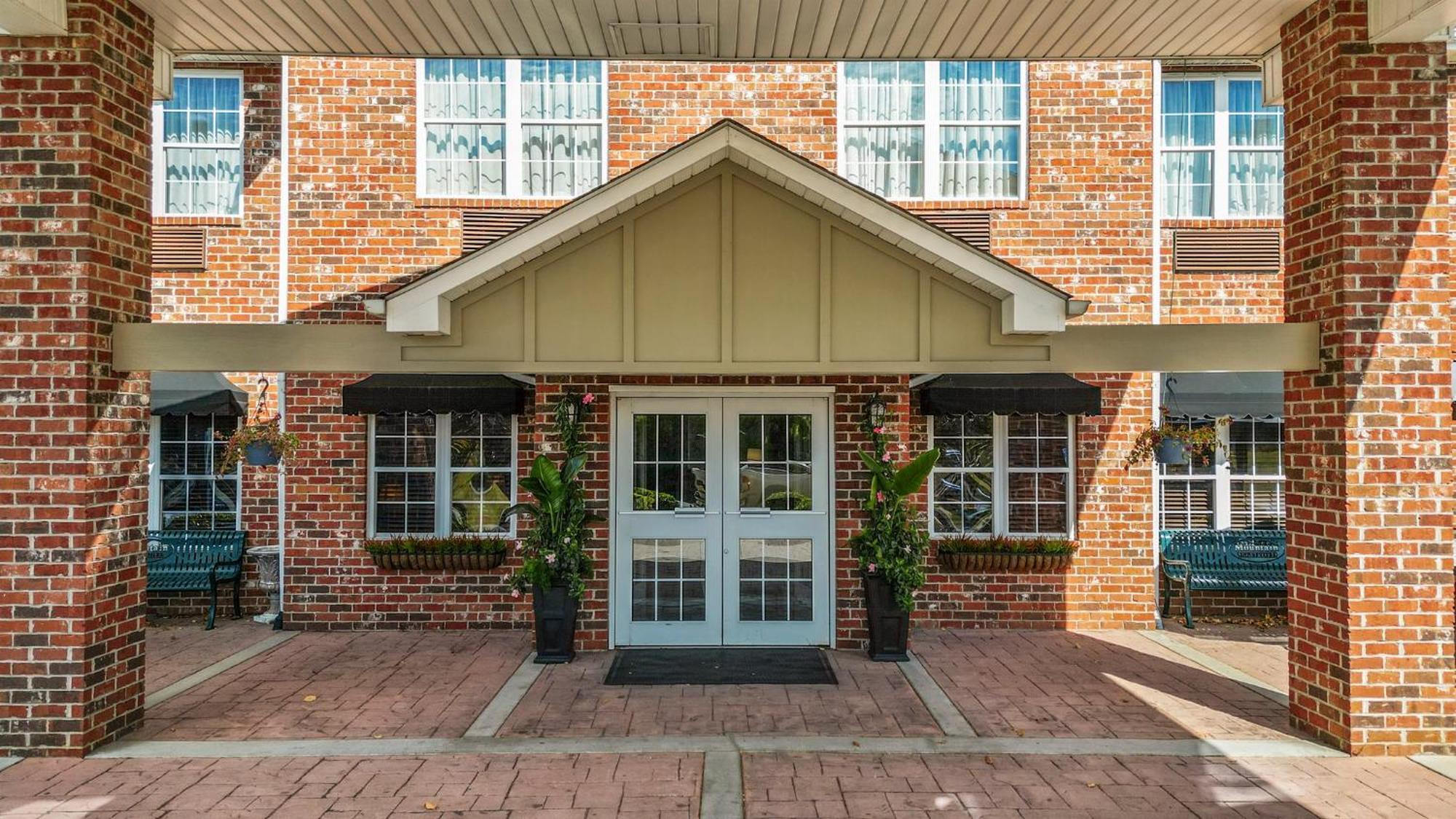Mountain Inn & Suites Flat Rock Extérieur photo